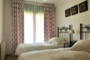 Casa con jardín y vistas a la montaña