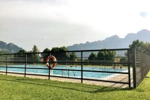 Casa con jardín y vistas a la montaña