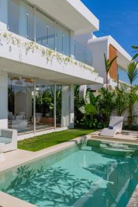 Luxury 3BR Seseh Villa Ocean View with Rooftop Lounge & Beach Access