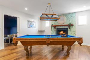 Massive 6 Br8baSuites, Pool Hot Tub Peloton