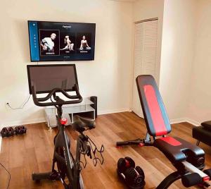 Massive 6 Br8baSuites, Pool Hot Tub Peloton