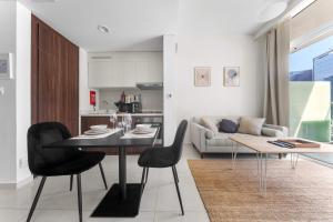 Free housekeeping visits during your stay - StayShort - 1 Bed in Business Bay Sleeps 2 with City View