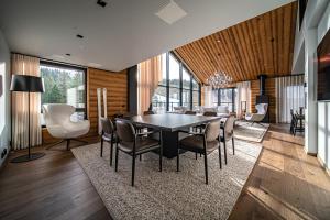 Le Chalet Royal by Aavalevi