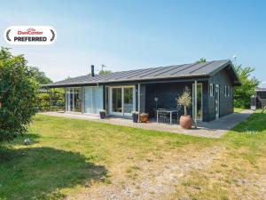 8 person holiday home in Glesborg