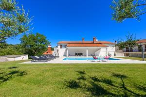 Villa Piljan by Istrialux