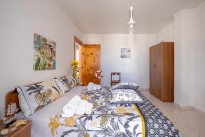 Coastal Chic Rooftop Vista Mare