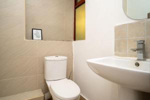 Luxurious Nairobi Apartment with Shared Pool and Modern Amenities