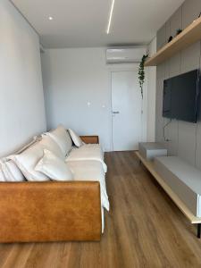 Apto lindo com área de lazer na praia brava