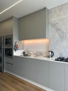 Apto lindo com área de lazer na praia brava