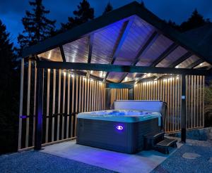 Pine Hill RUBY with free jacuzzi