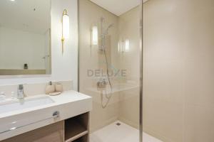 Apartment with Stunning Canal Views, Just Minutes from Dubai Mall and Burj Khalifa - 17 Icon Bay, Dubai Creek Harbour by Deluxe Holiday Homes