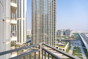 Apartment with Stunning Canal Views, Just Minutes from Dubai Mall and Burj Khalifa - 17 Icon Bay, Dubai Creek Harbour by Deluxe Holiday Homes