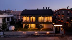 Demirel Suites