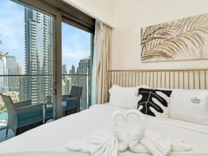 Stylish 3BR in BurjCrown Balcony & HighEnd Comfort
