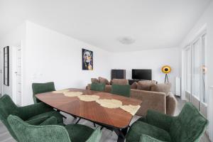 Widzewska Prime Apartments by BookingHost