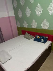 Hotel golden night