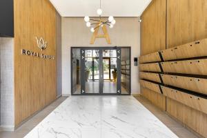 Royal Garden apartment with Private Parking