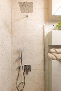 Royal Garden apartment with Private Parking