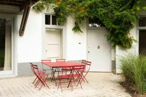 Le Paddock by Ernesst