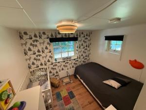 Beautiful and private with heated pool & hot tub