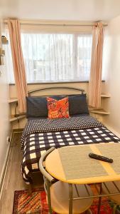 12 Penn Gardens- Apart 2