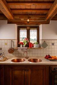 Historic Villa With Pool In Marche Hills