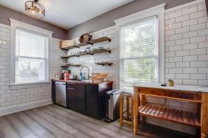 6br New Orleans Speakeasy Hot Tub & Playground