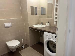 2BR, balcony, central, danube, U6 & S-Bahn - BRN 22