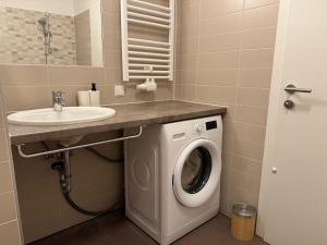 2BR, balcony, central, danube, U6 & S-Bahn - BRN 22