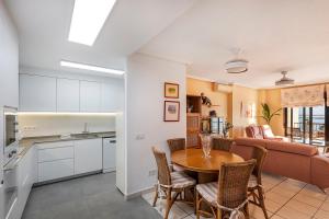 Encantador apartamento con vistas al mar y AC