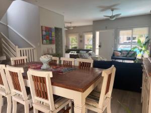 Refúgio em Juquehy no centro a poucos metros do mar com piscina privativa aquecida