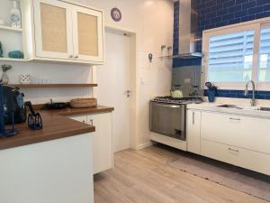 Refúgio em Juquehy no centro a poucos metros do mar com piscina privativa aquecida