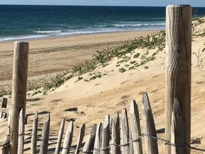 Appartement T3 à 50m de locéan avec terrasse et parking privé - FR-1-379-148