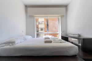 Spacious 2BR en suite, downtown Porto