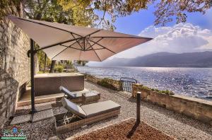 Villa Scoglio with Private Hot Tub and Air Conditioning