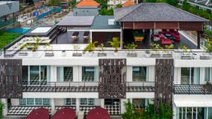 Private 5BR Sanctuary with Pool and Rooftop Jacuzzi in Central Ubud