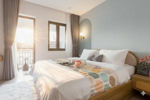 Label6 To Ngoc Van - Crescendo Boutique Studio