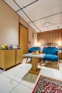 J Residency Near Nizamuddin Railway Station