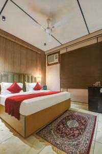 J Residency Near Nizamuddin Railway Station