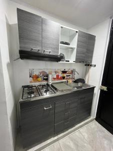 Apartaestudio Vacacional en Girardot, piscinas, Jacuzis, parqueadero para moto