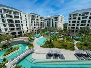 Modern 1BR with Pool View The Title Legendary