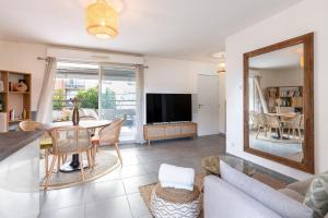 Bright apartment in Cannes for 6 people