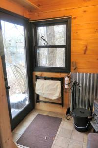 Modern Tiny House with Ski Access in Bennington, New Hamsphire