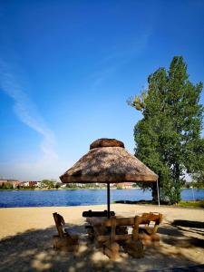 Za Jeziorem Hotel & Restauracja