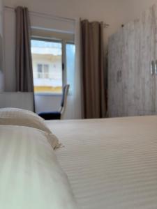 Cozy 1 Bedroom Apartment steps from the sea in th heart of the beach area