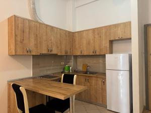 Cozy 1 Bedroom Apartment steps from the sea in th heart of the beach area