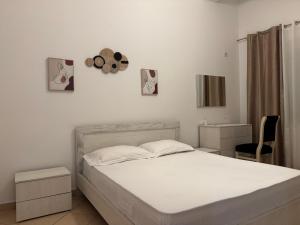 Cozy 1 Bedroom Apartment steps from the sea in th heart of the beach area