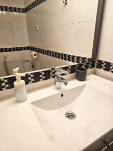 Excelente ubicación cerca del metro para 2 personas