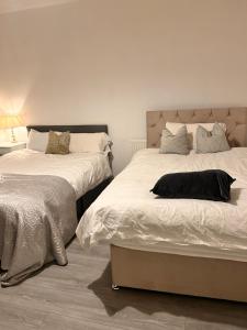 Chapel house-M65- Hospital- parking-shops-food-5 beds- sleeps 7