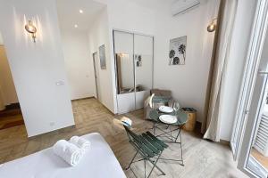 The Elegant Cannois Stylish Studio with Balcony - Cannes hyper centre